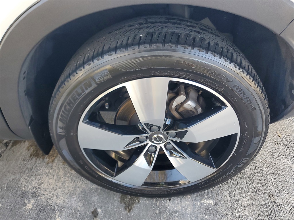 used 2021 Volvo XC40 car, priced at $19,595