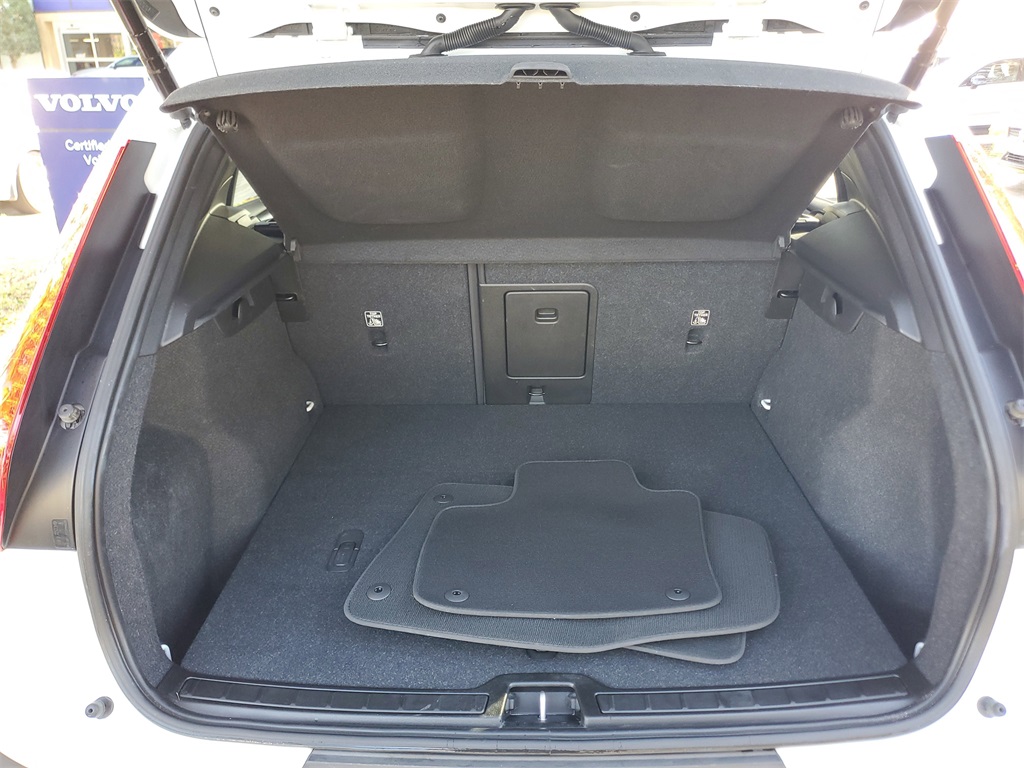 used 2021 Volvo XC40 car, priced at $19,595