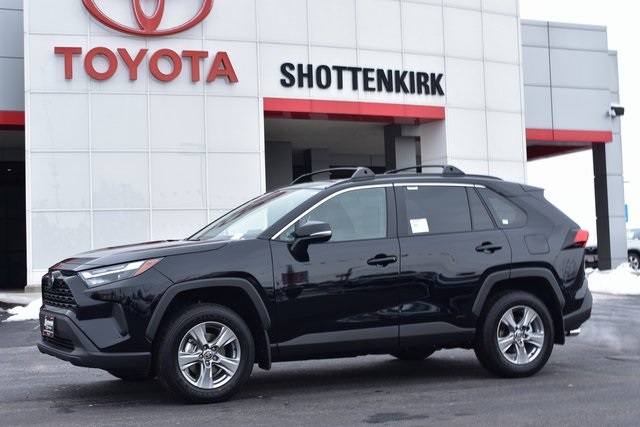 2025 Toyota RAV4 XLE's photo