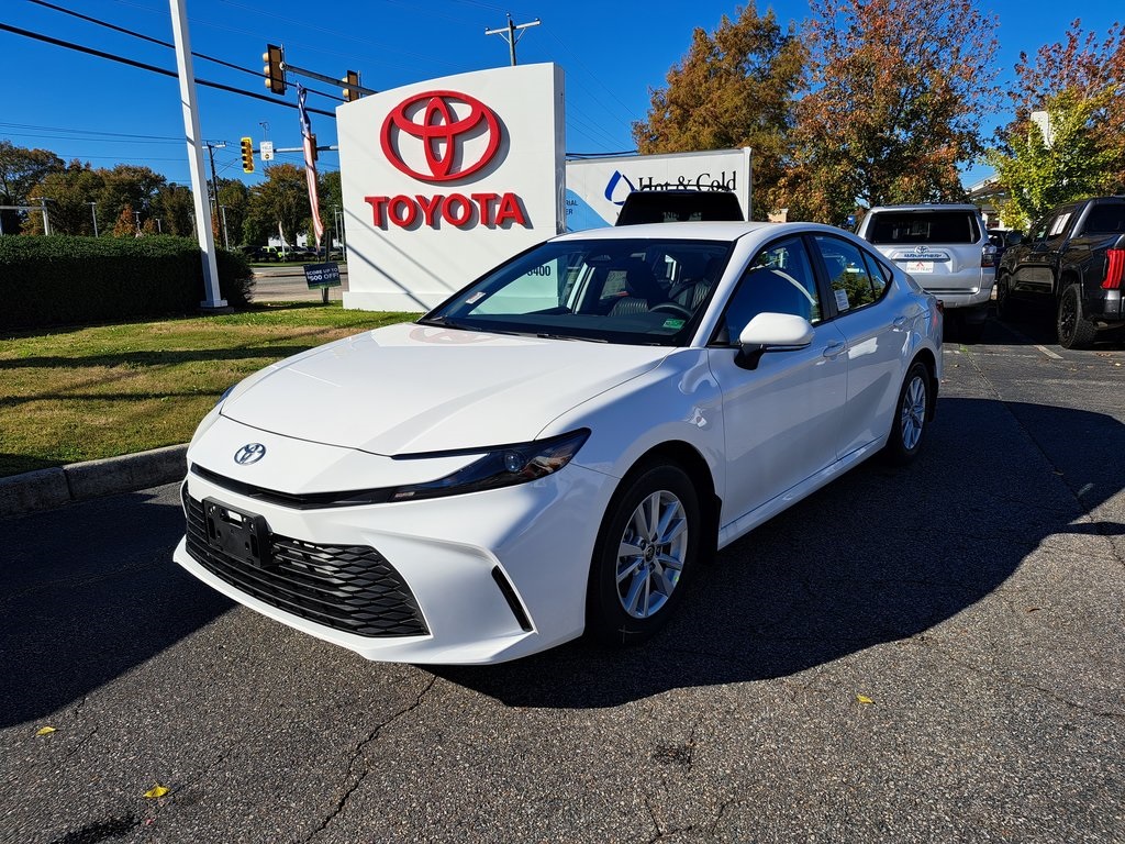 2026 Toyota Camry LE photo 2