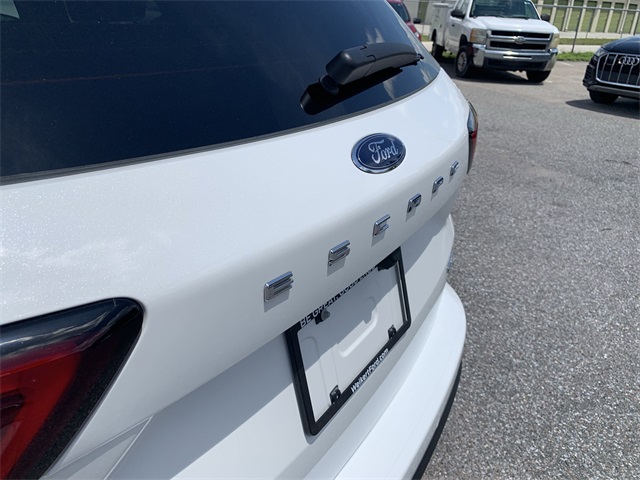 2025 Star White Metallic Tri-Coat Ford Escape ST-Line Elite AWD SUV