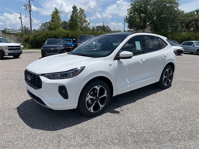 2025 Star White Metallic Tri-Coat Ford Escape ST-Line Elite AWD SUV