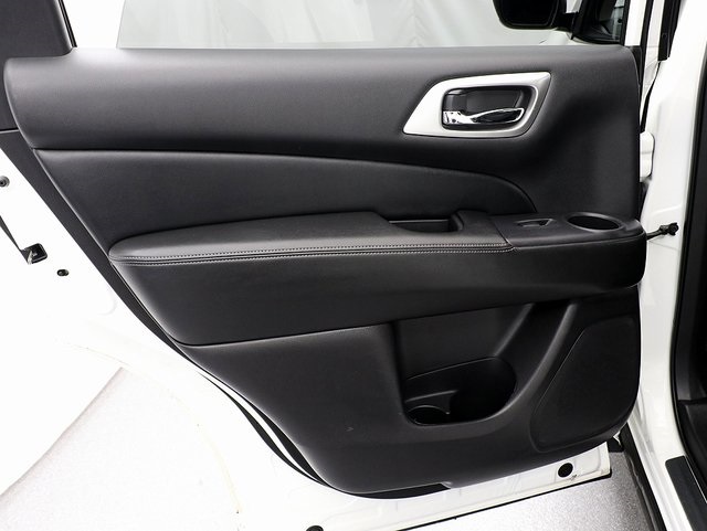 2019 Nissan Pathfinder S photo 25