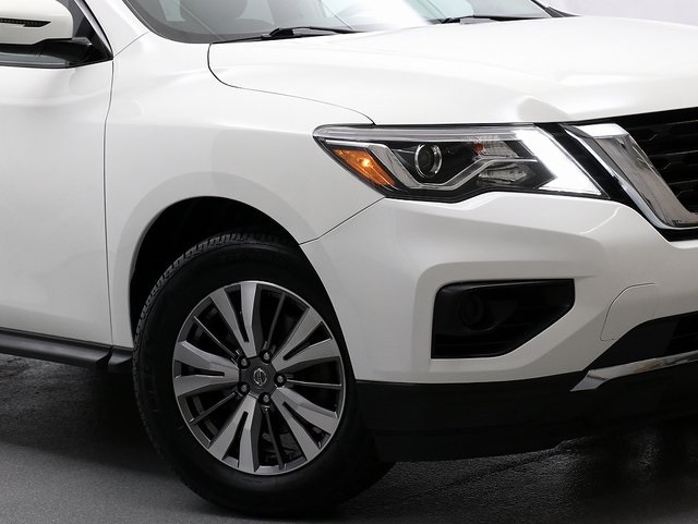 2019 Nissan Pathfinder S photo 3