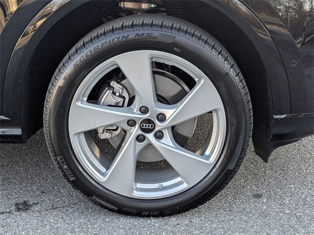 new 2025 Audi Q5 car, priced at $59,525