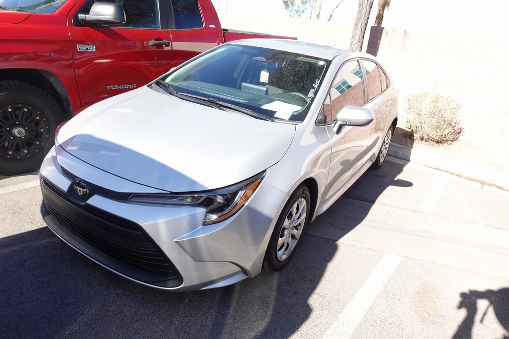 2023 Toyota Corolla LE's photo