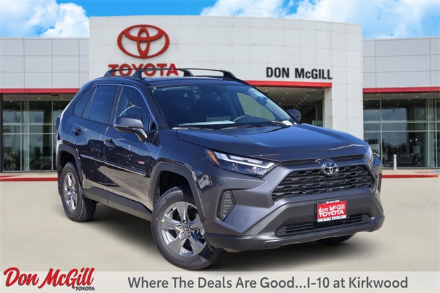 2025 Toyota RAV4 XLE's photo