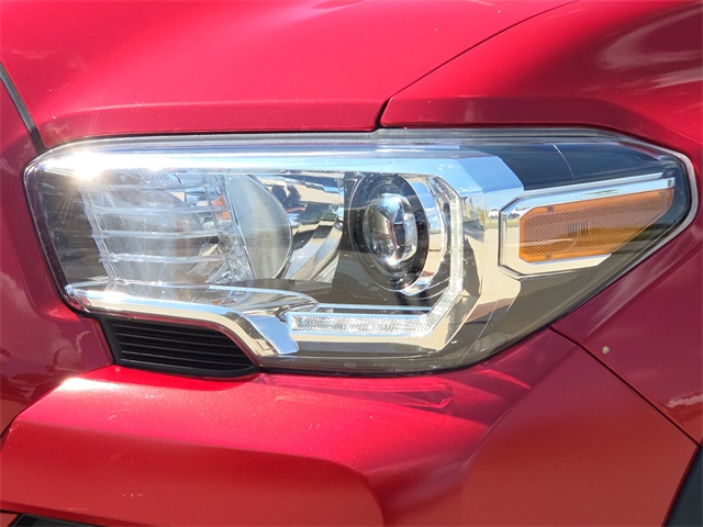 2022 Toyota Tacoma TRD Off-Road photo 3