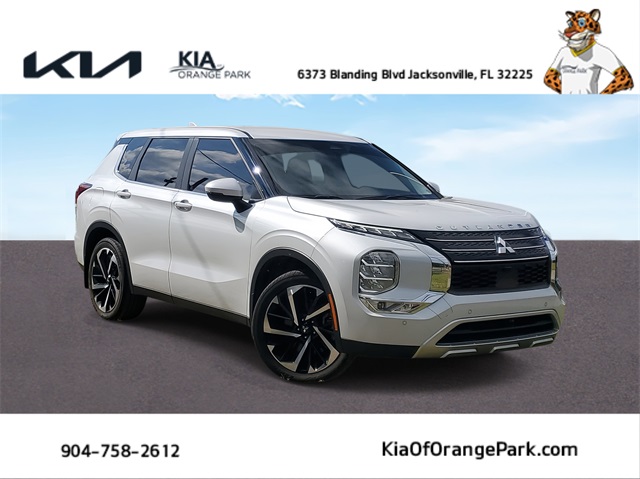 2023 Mitsubishi Outlander SE's photo