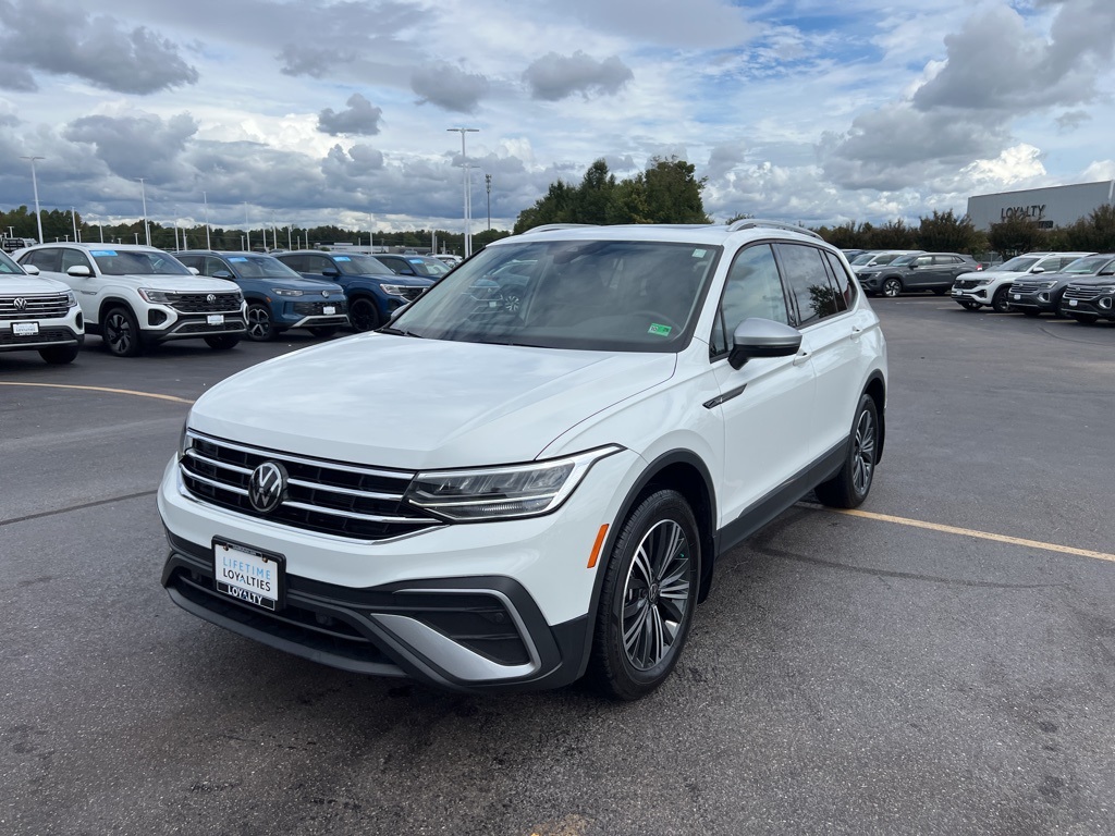 2024 Volkswagen Tiguan Wolfsburg Edition photo 2