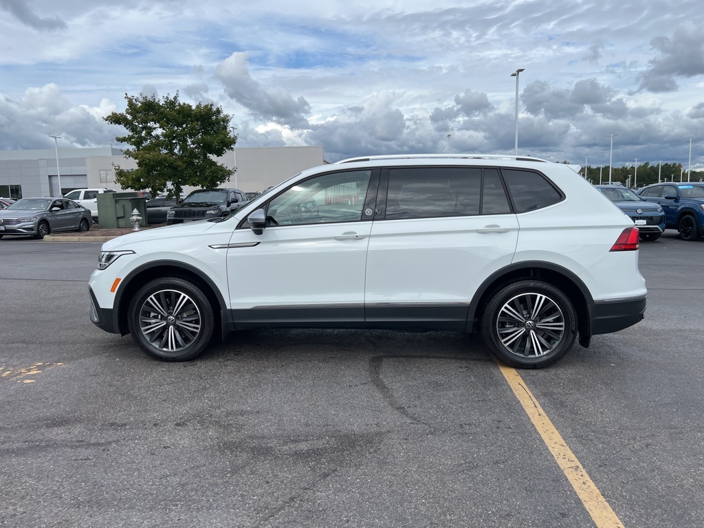 2024 Volkswagen Tiguan Wolfsburg Edition photo 3