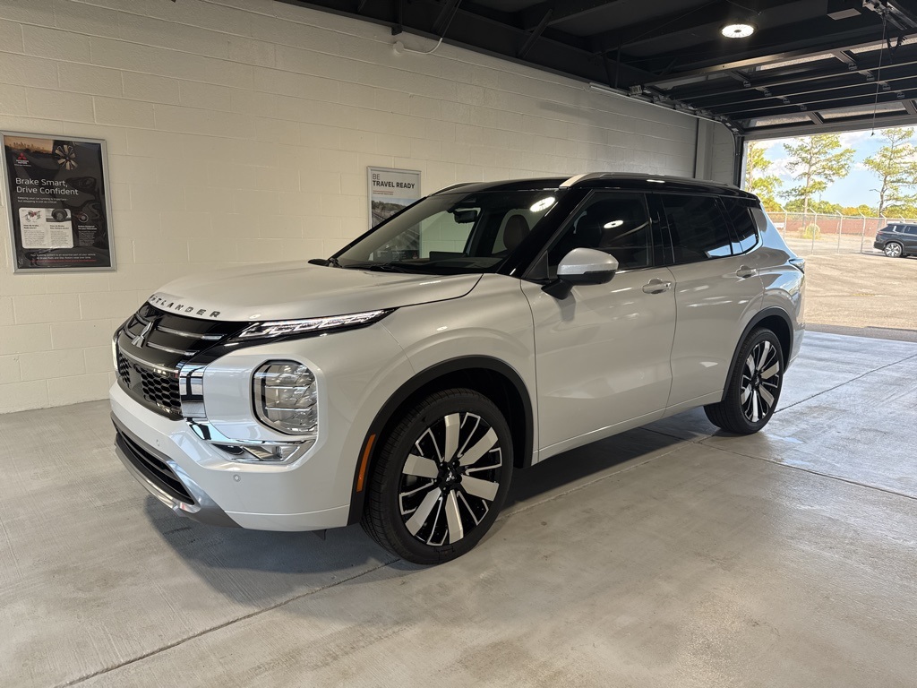 2025 Mitsubishi Outlander SEL's photo