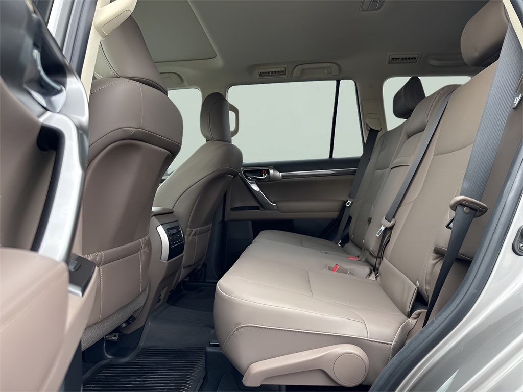 2023 Lexus GX 460 photo 2