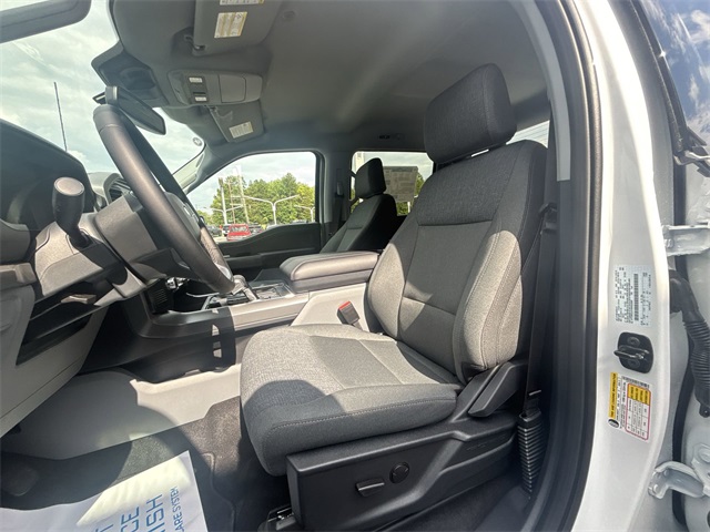 2025 Ford F-150 Lightning XLT photo 13