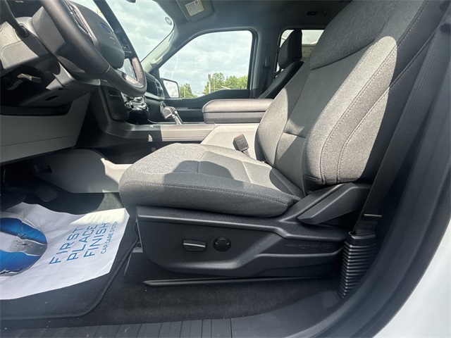 2025 Ford F-150 Lightning XLT photo 14