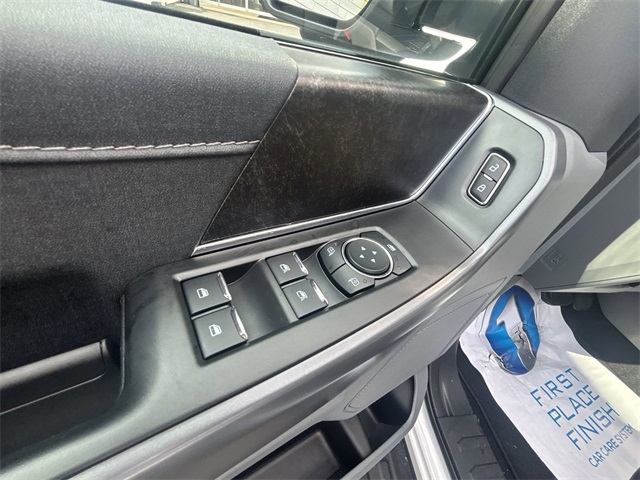 2025 Ford F-150 Lightning XLT photo 15