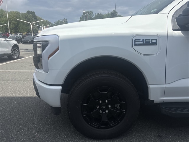 2025 Ford F-150 Lightning XLT photo 17