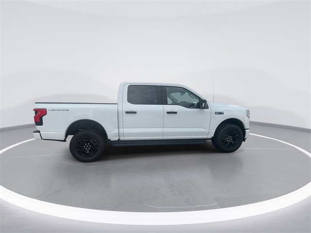 2025 Ford F-150 Lightning XLT photo 9