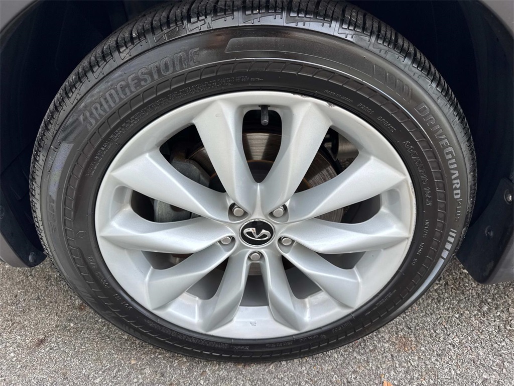 2019 Infiniti QX50 Essential photo 11