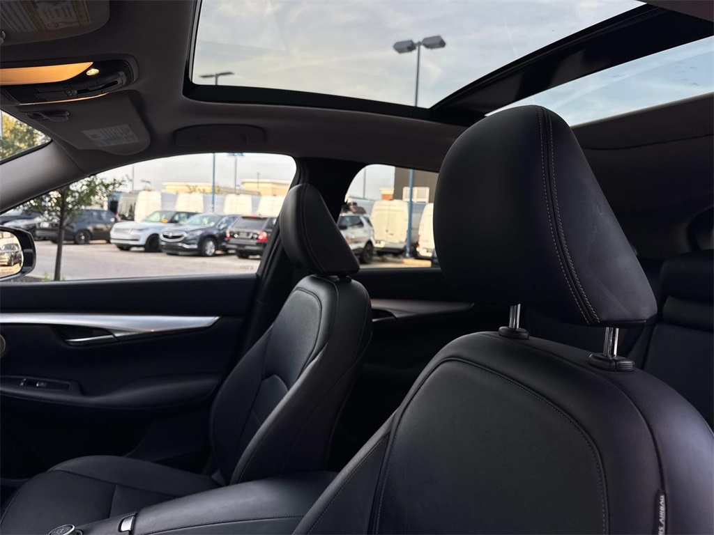 2019 Infiniti QX50 Essential photo 18
