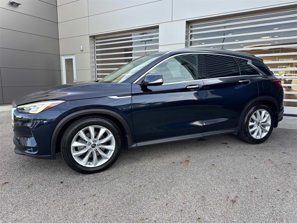 2019 Infiniti QX50 Essential photo 3