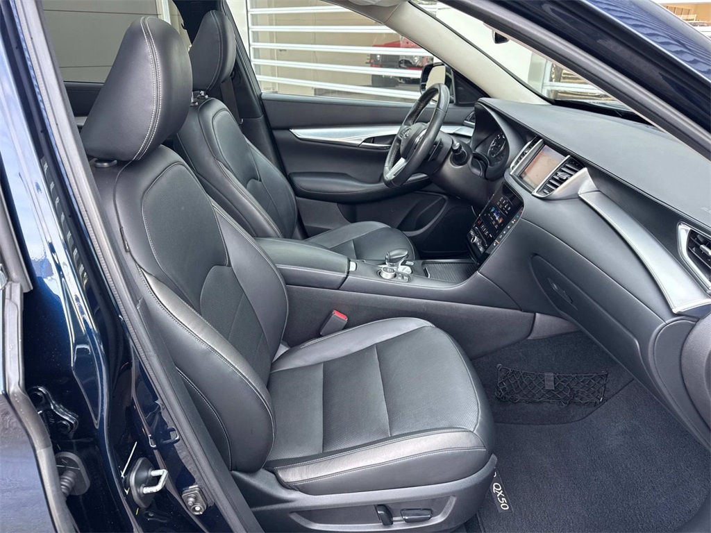 2019 Infiniti QX50 Essential photo 9