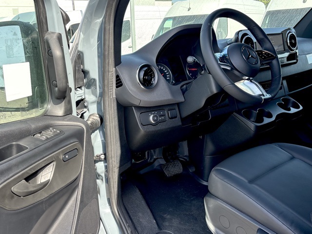 Sprinter Cargo Van 2500 w/144-Inch Wheelbase