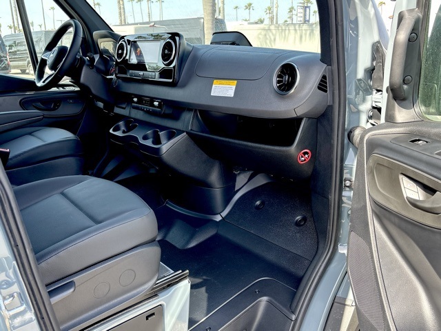 Sprinter Cargo Van 2500 w/144-Inch Wheelbase