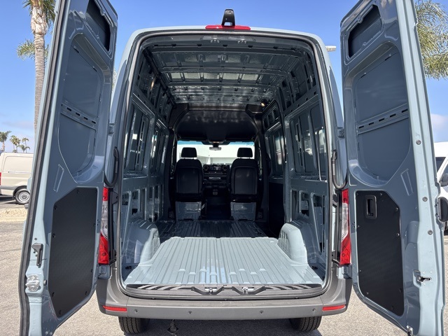 Sprinter Cargo Van 2500 w/144-Inch Wheelbase