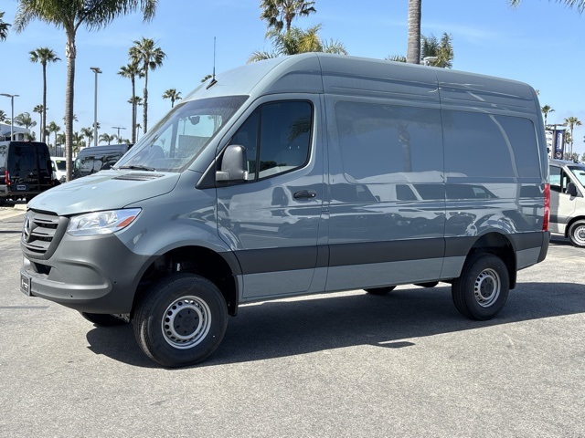 Sprinter Cargo Van 2500 w/144-Inch Wheelbase