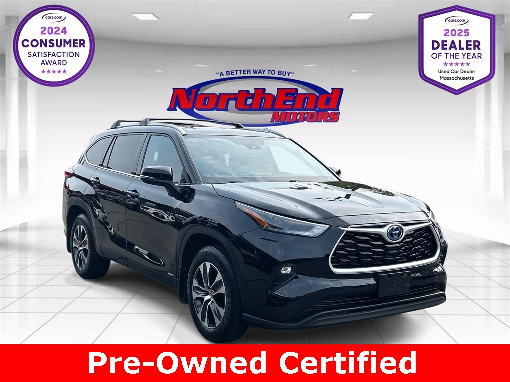 2022 Midnight Black Metallic Toyota Highlander XLE AWD SUV