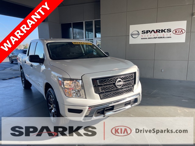 2023 Nissan Titan SV's photo