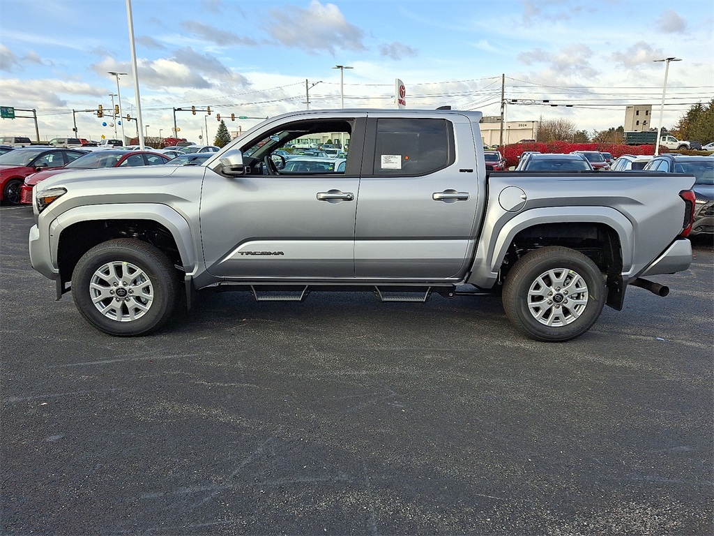 2025 Toyota Tacoma SR5 Double Cab photo 4