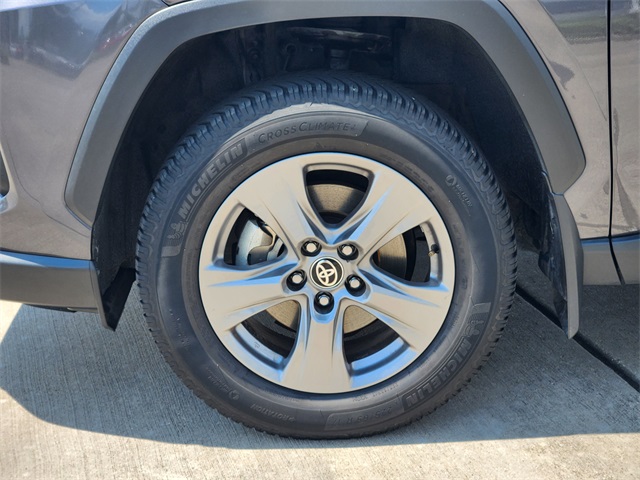 2024 Toyota RAV4 XLE photo 8