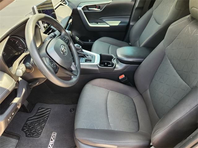 2024 Toyota RAV4 XLE photo 9