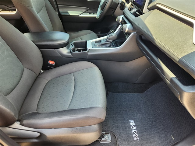 2024 Toyota RAV4 XLE photo 10