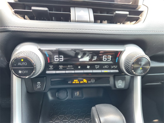 2024 Toyota RAV4 XLE photo 14