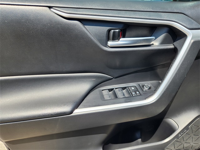 2024 Toyota RAV4 XLE photo 16