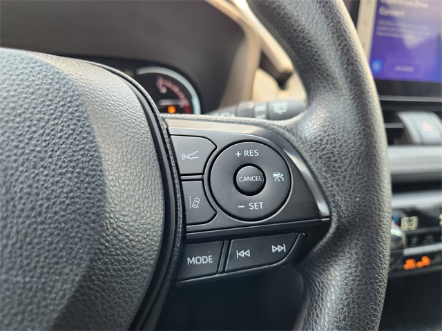 2024 Toyota RAV4 XLE photo 22