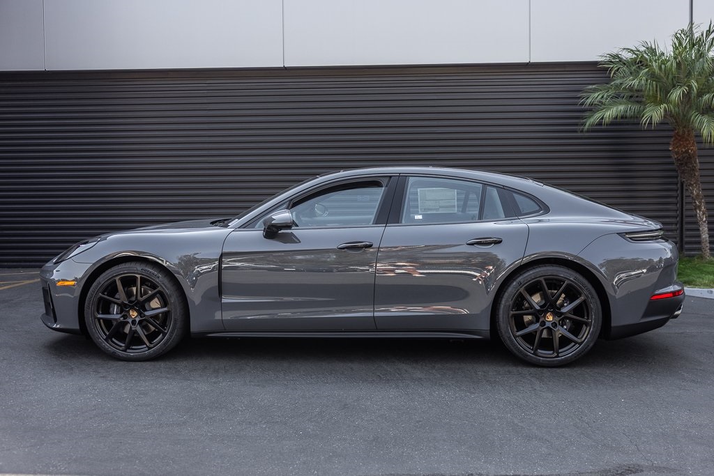 2025 Porsche Panamera Base's photo