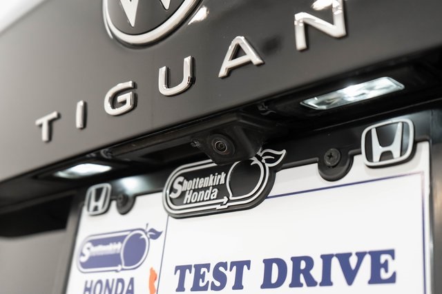 2024 Volkswagen Tiguan SEL R-Line photo 11