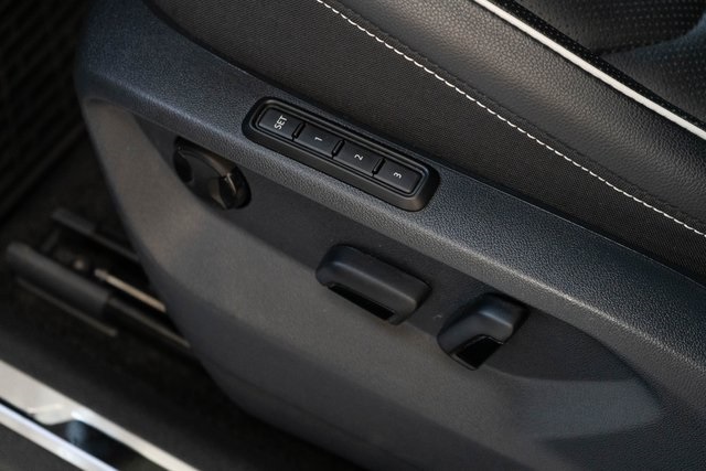 2024 Volkswagen Tiguan SEL R-Line photo 14