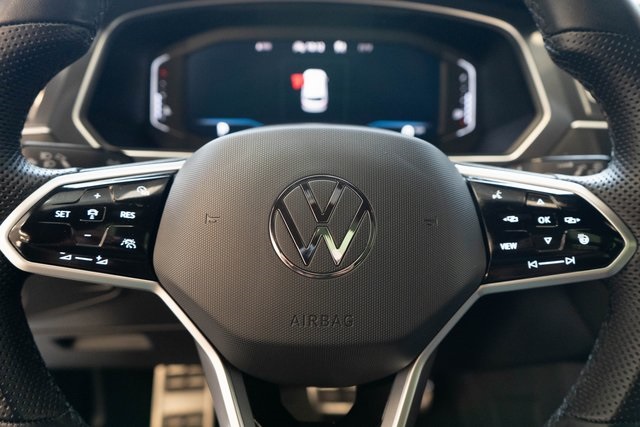 2024 Volkswagen Tiguan SEL R-Line photo 18