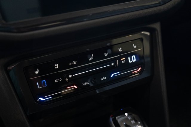 2024 Volkswagen Tiguan SEL R-Line photo 23