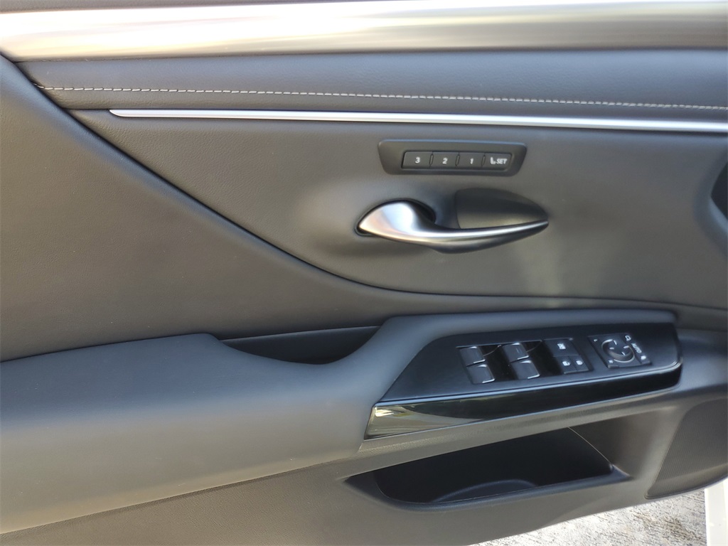 used 2024 Lexus ES car, priced at $39,899