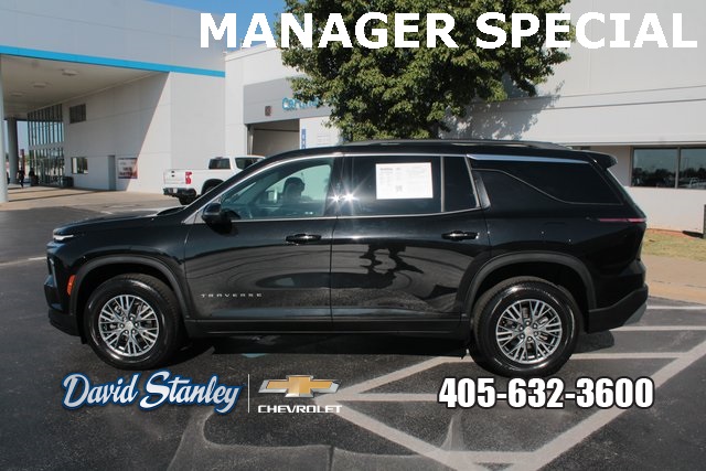 used 2024 Chevrolet Traverse car, priced at $35,590