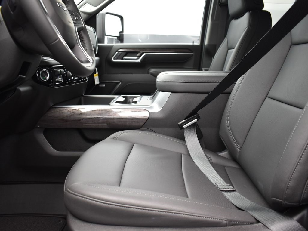 2025 Chevrolet Silverado 2500HD LTZ photo 13