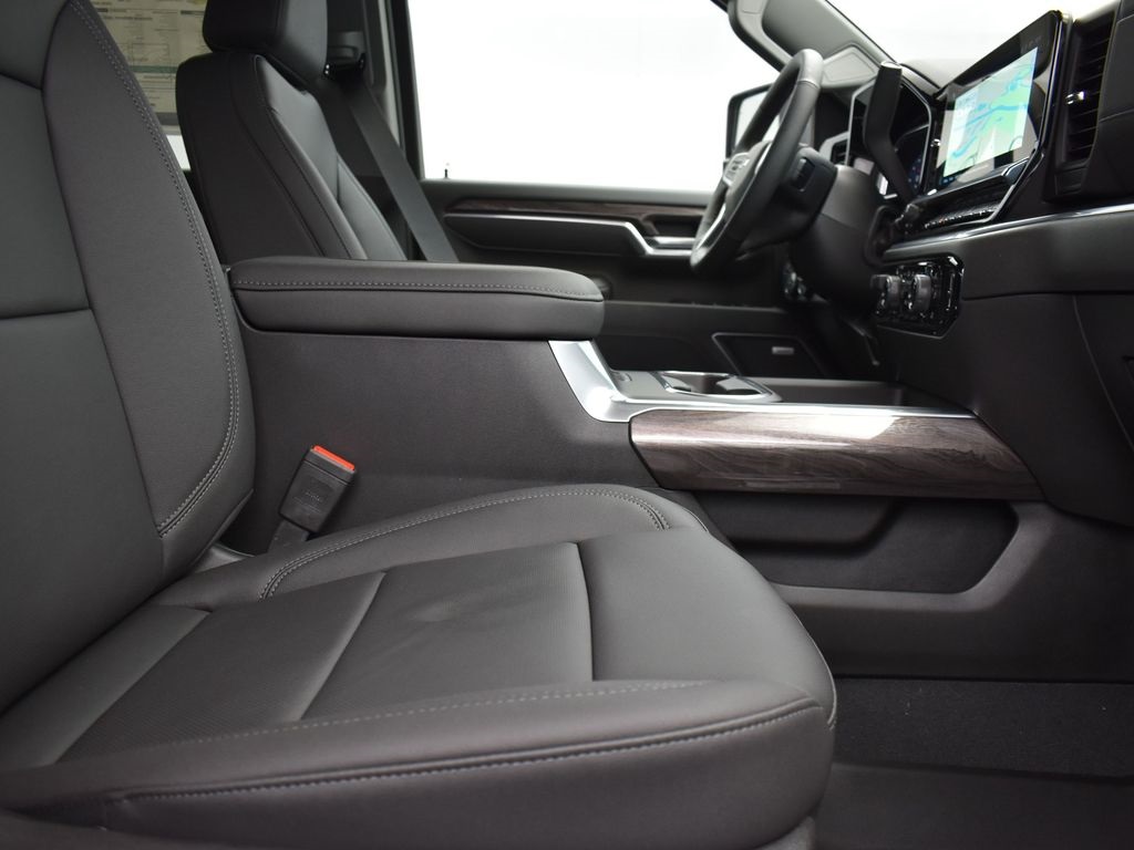 2025 Chevrolet Silverado 2500HD LTZ photo 25