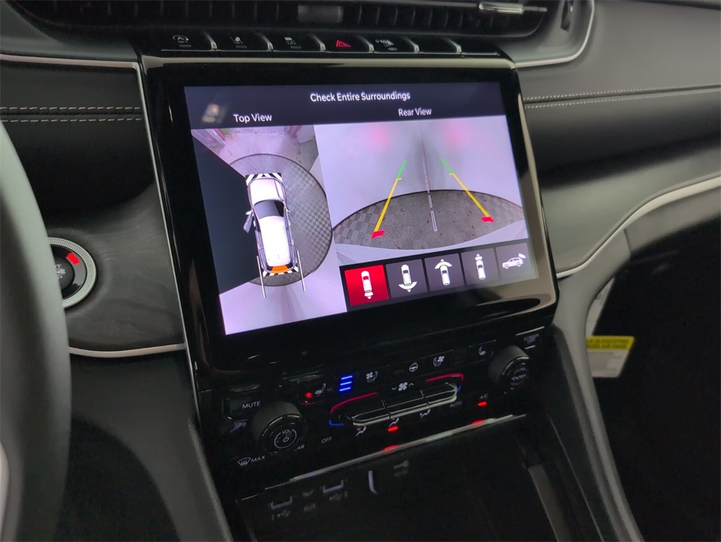 new 2025 Jeep Grand Cherokee car, priced at $44,585