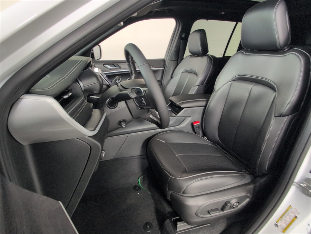 new 2025 Jeep Grand Cherokee car, priced at $44,585